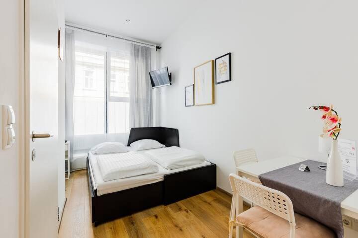 Budget Rooms West With Shared Kitchen Wiedeń Zewnętrze zdjęcie