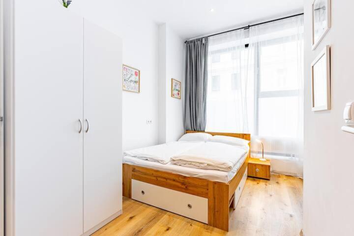 Budget Rooms West With Shared Kitchen Wiedeń Zewnętrze zdjęcie