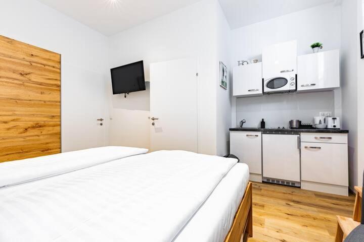 Budget Rooms West With Shared Kitchen Wiedeń Zewnętrze zdjęcie