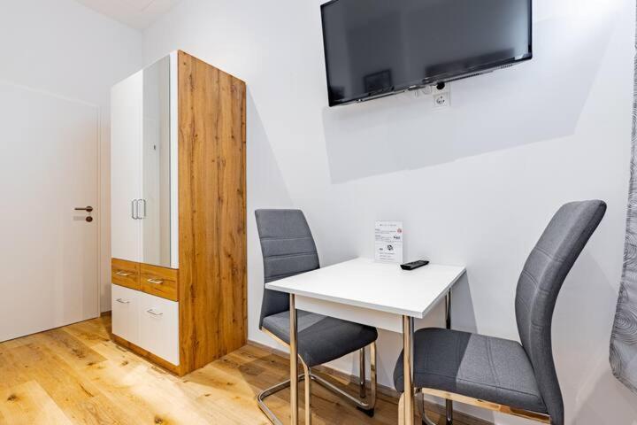 Budget Rooms West With Shared Kitchen Wiedeń Zewnętrze zdjęcie