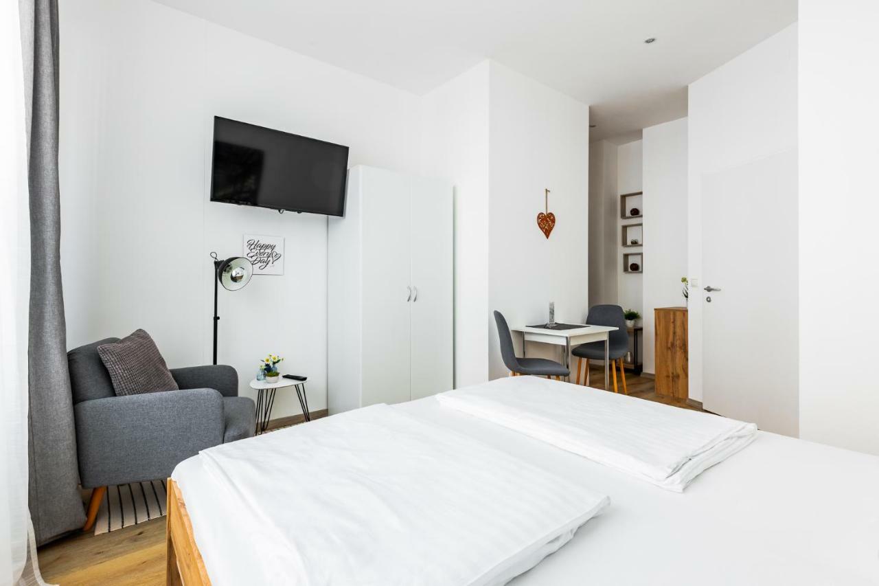 Budget Rooms West With Shared Kitchen Wiedeń Zewnętrze zdjęcie